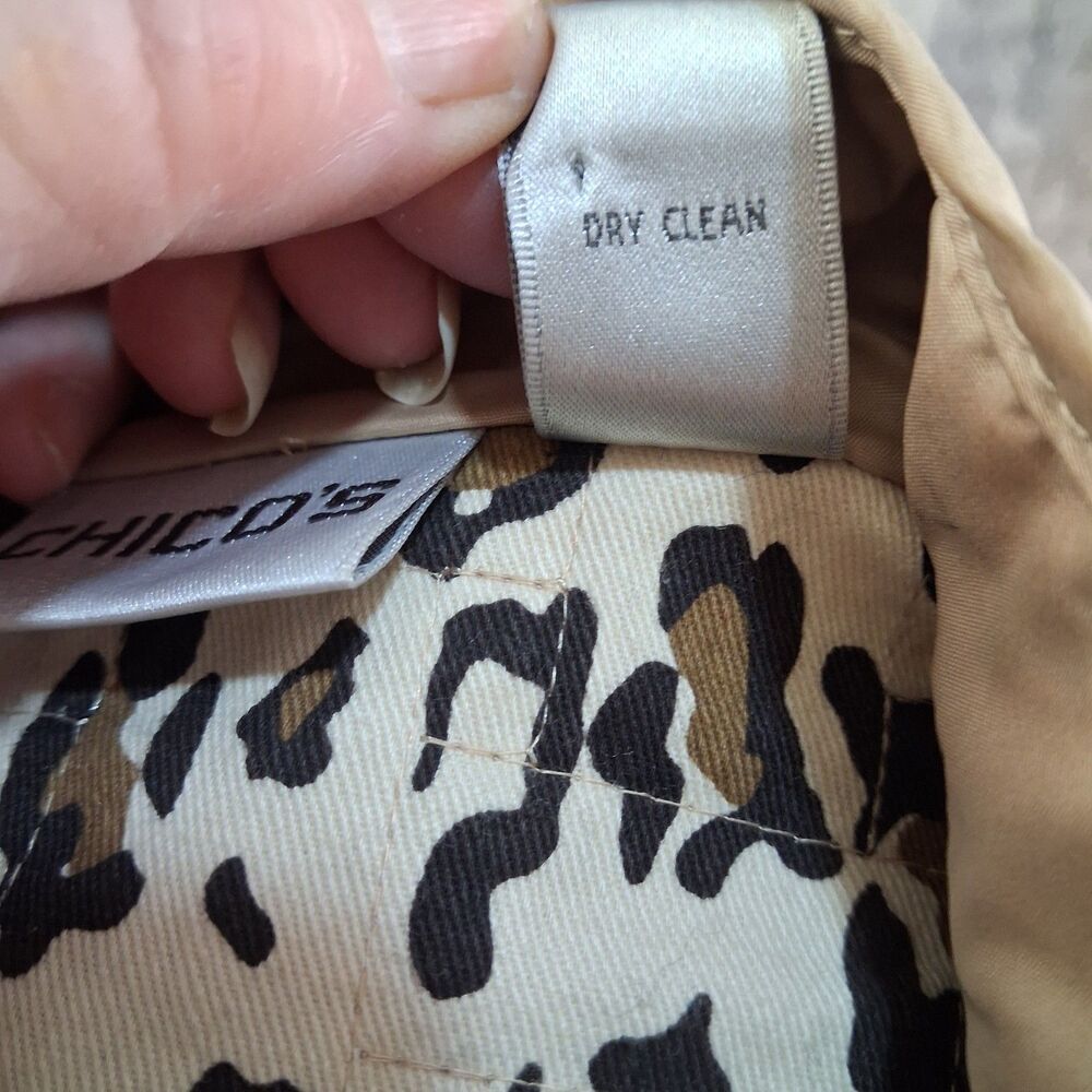 Chico's Sz 3 Quilted Jacket Tan Beige Leopard Animal Print Lining Pins Included - Picture 6 of 16
